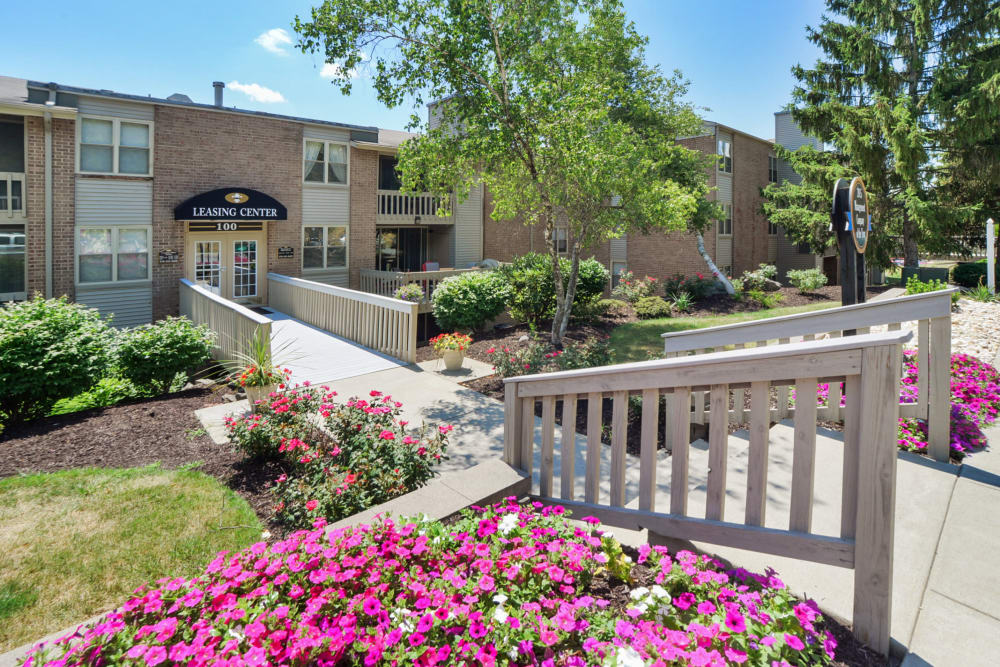 Lush exterior at Summit Pointe in Scranton, Pennsylvania