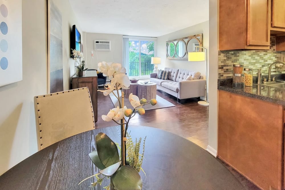 Dining table and living room at Solon Club Apartments in Oakwood Village, Ohio