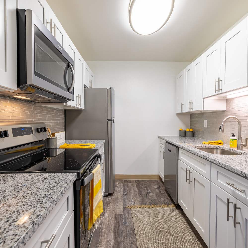 Well-Equipped Kitchen with Modern Appliances at Squires Manor Apartment Homes in South Park, Pennsylvania