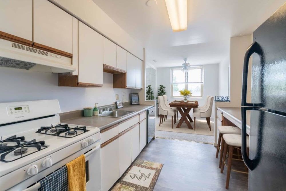 Spacious kitchen with modern appliances at Summit Pointe in Scranton, Pennsylvania
