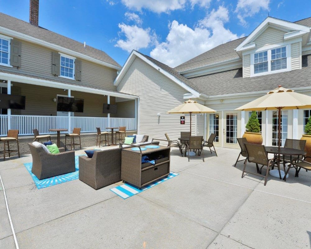 Outdoor seating at Woodview at Marlton Apartment Homes in Marlton, New Jersey