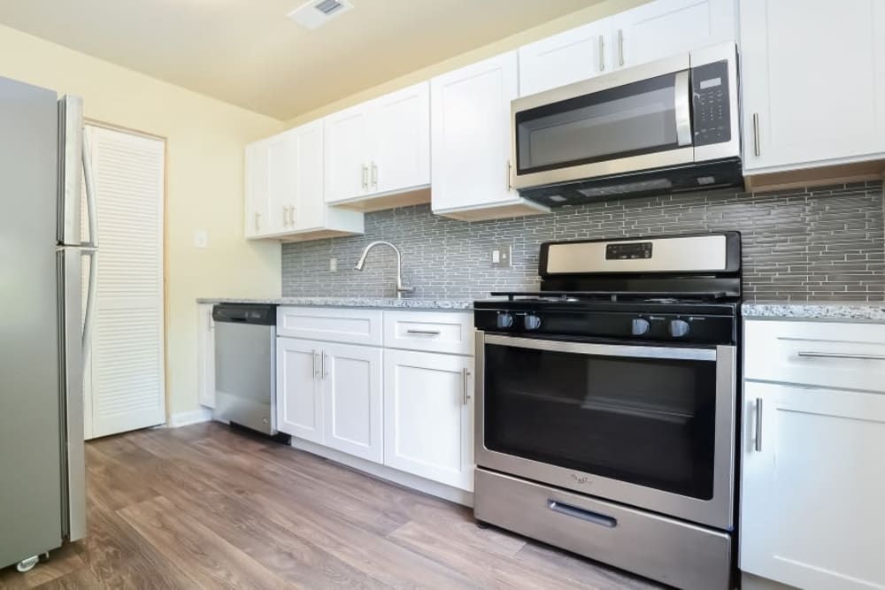 Contemporary kitchen with stainless-steel appliances and white Shaker cabinets at Fox Run Apartments & Townhomes in Bear, Delaware