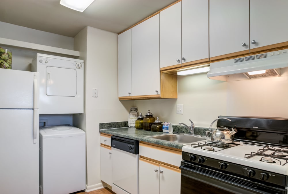 Classic style kitchen at Eagle's Crest Apartments in Harrisburg, Pennsylvania
