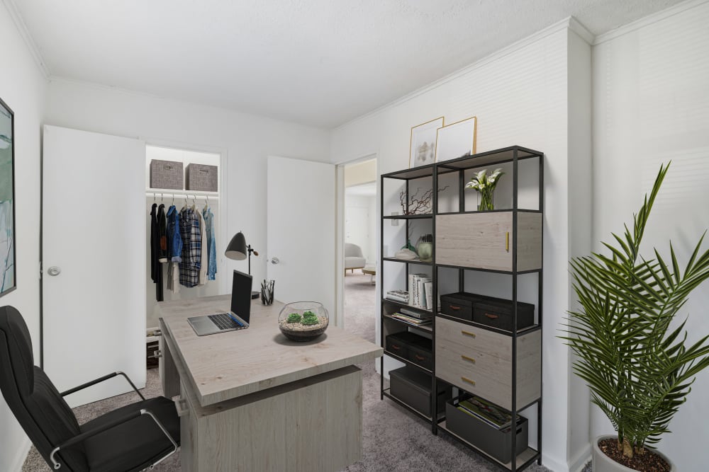 Home office space at Eatoncrest Apartment Homes in Eatontown, New Jersey