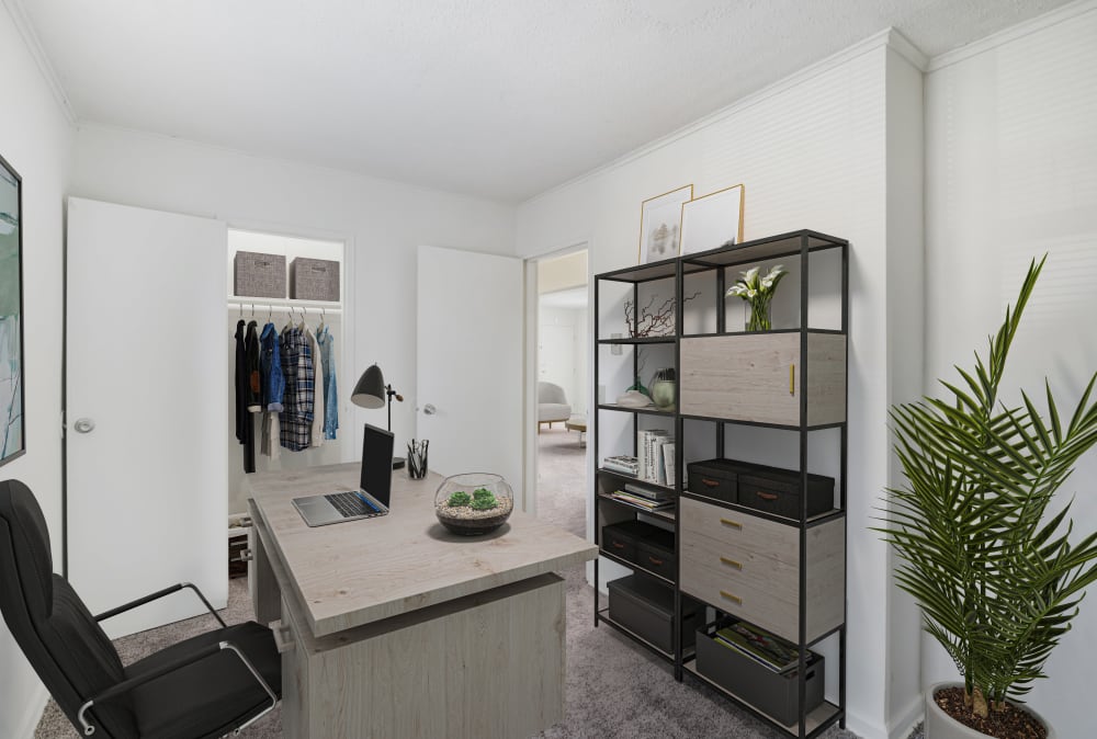 Home office space at Eatoncrest Apartment Homes in Eatontown, New Jersey
