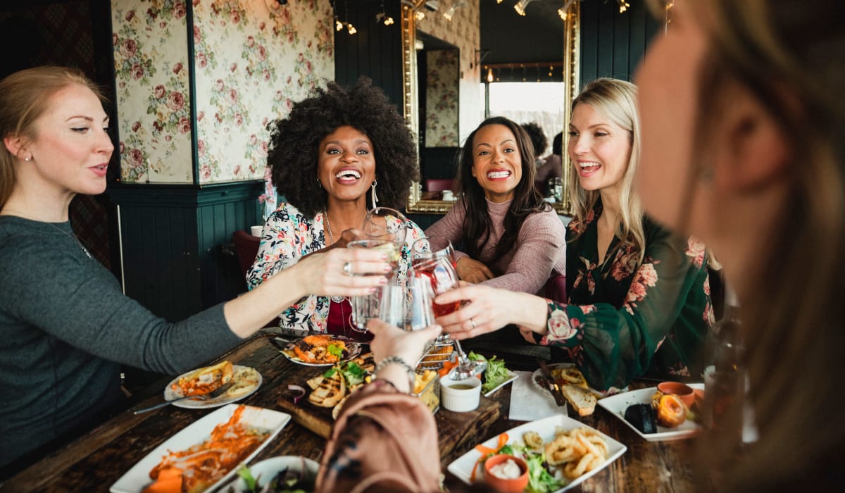 Residents and friends getting together for dinner and drinks at a local eatery near Reserve at Southpointe in Canonsburg, Pennsylvania