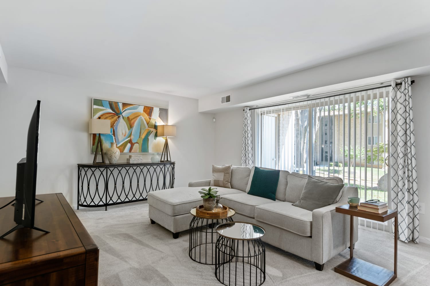 Stylish Living Area with Plush Carpeting at Gwynn Oaks Landing Apartments & Townhomes in Baltimore, Maryland