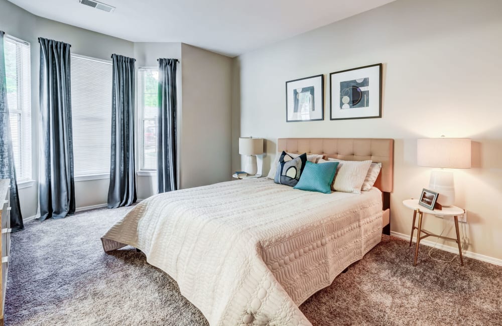 Luxurious and spacious bedroom with access to natural lighting at Highlands of Montour Run in Coraopolis, Pennsylvania