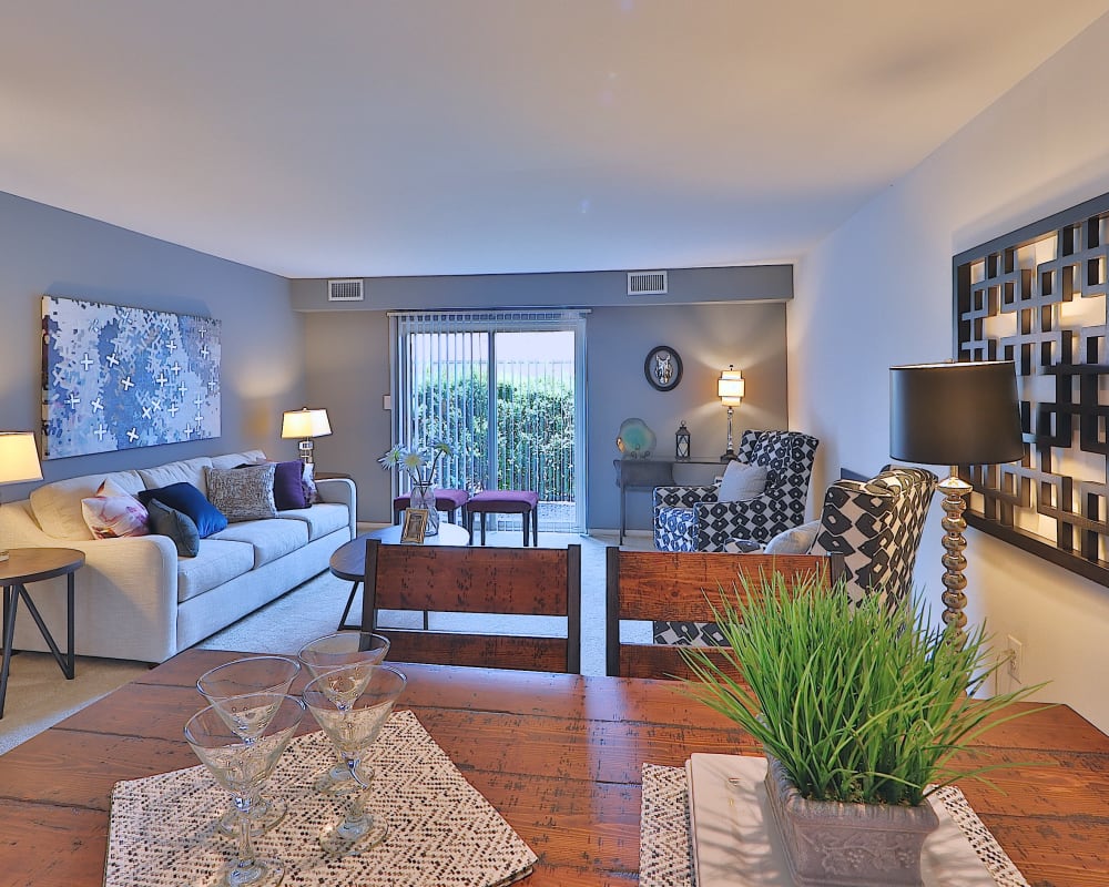 Dining Room Area at Lakewood Hills Apartments & Townhomes in Harrisburg, Pennsylvania