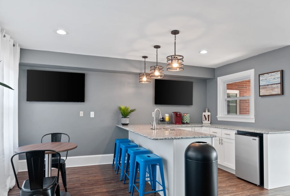 Spacious well lit living room fully furnished King's Manor Apartments in Harrisburg, Pennsylvania