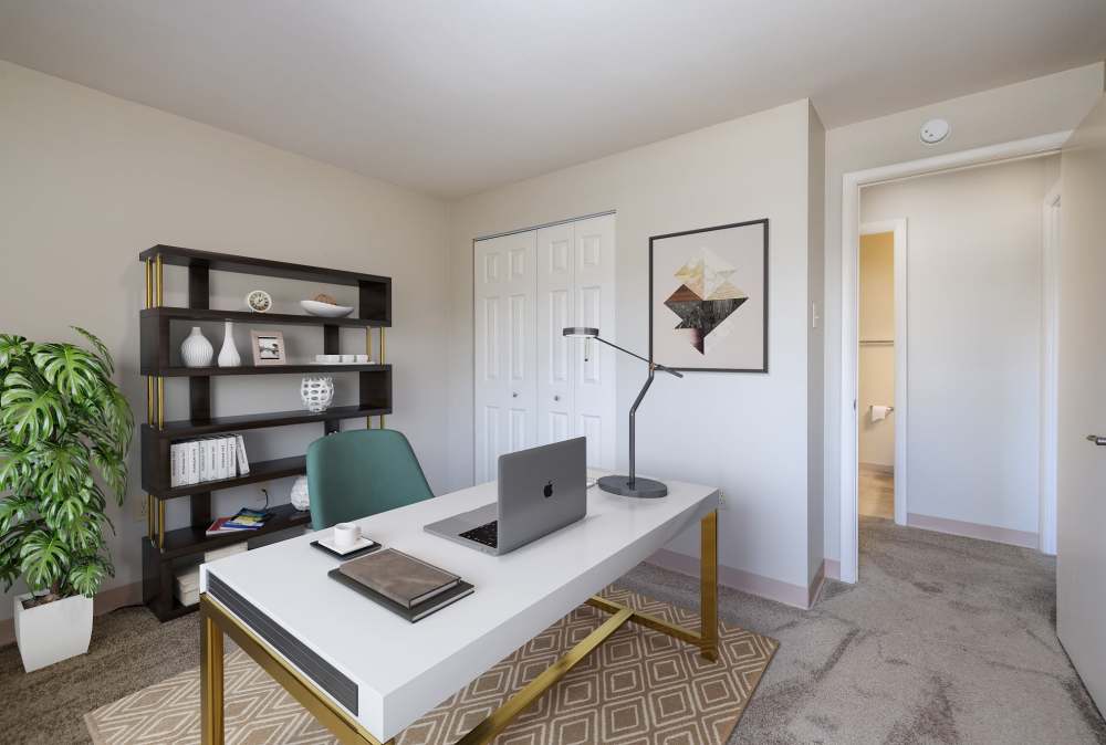 Spacious working station at Maiden Bridge & Canongate Apartments in Pittsburgh, Pennsylvania