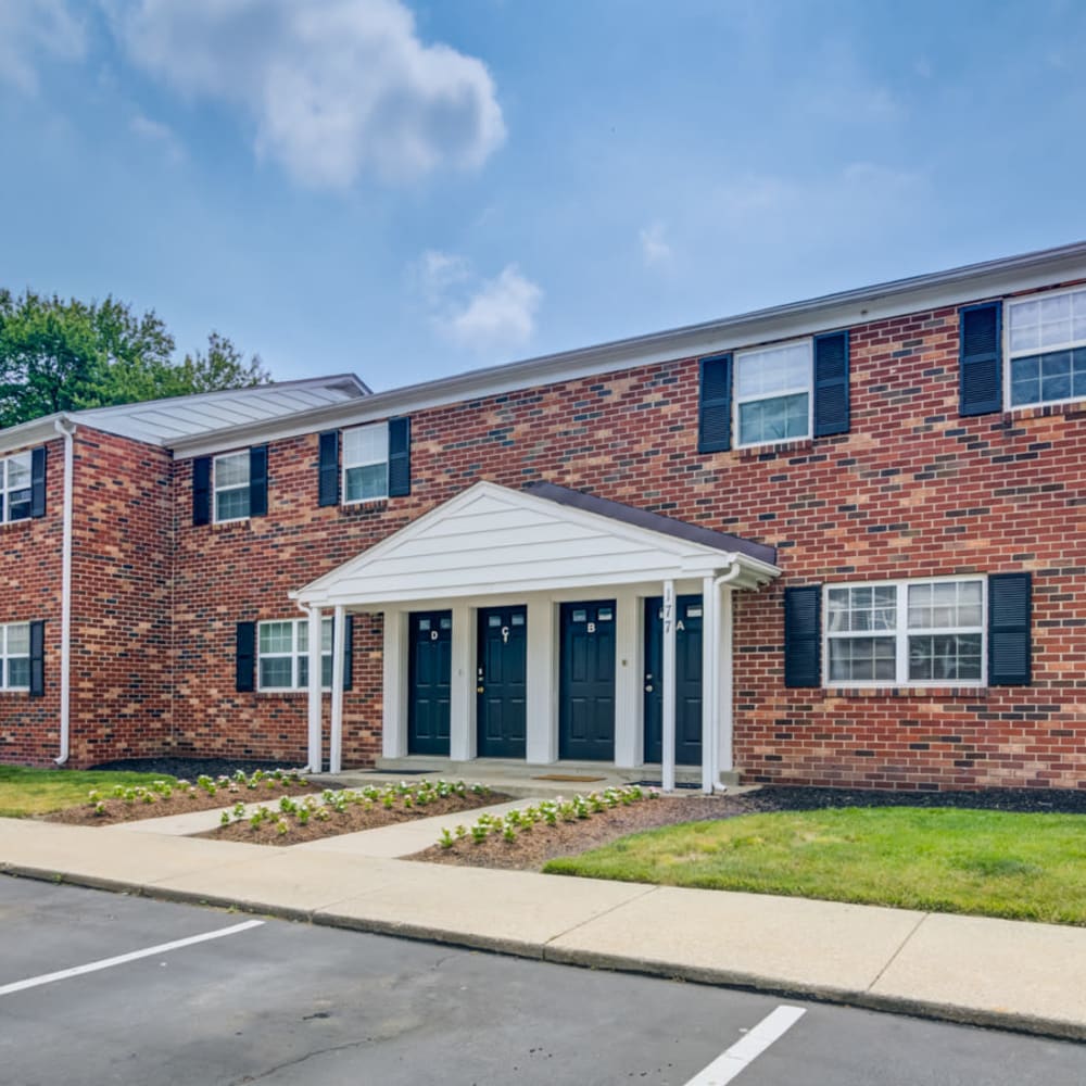 Building exterior at Mapleton Square Apartment Homes in Dover, Delaware