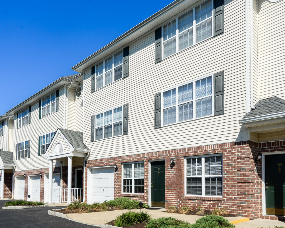 Apartments with garage at Mews at Annandale Townhomes in Annandale, NJ
