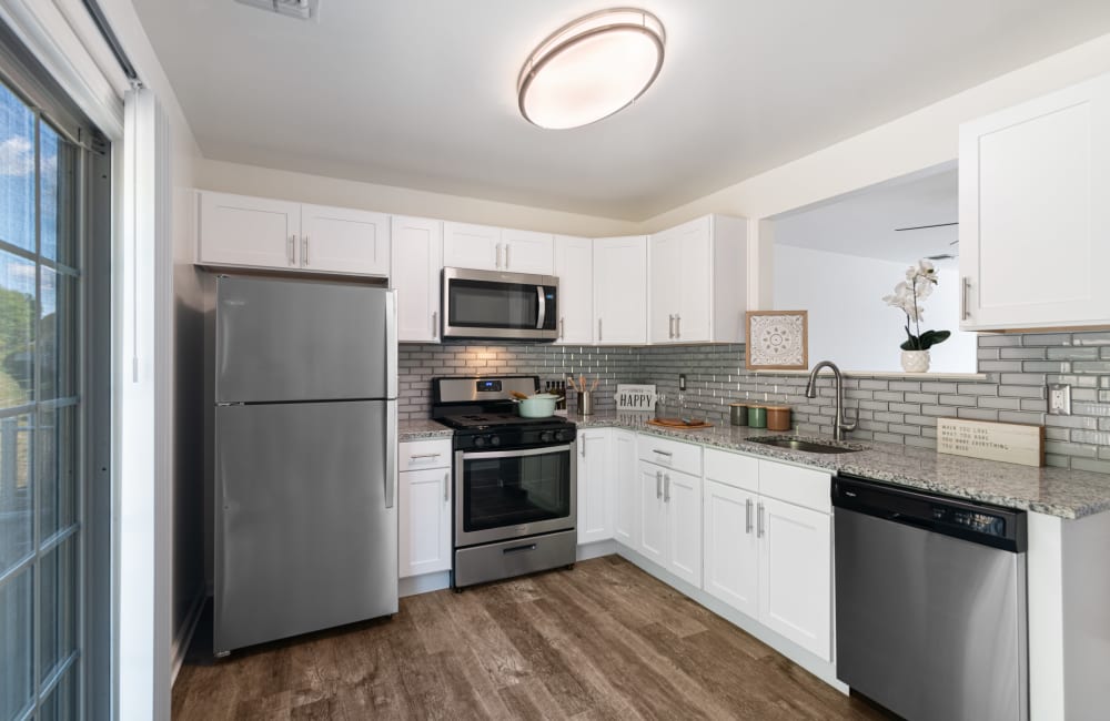 Enjoy Luxury Apartments with Modern Kitchens  at Mews at Annandale Townhomes in Annandale, NJ
