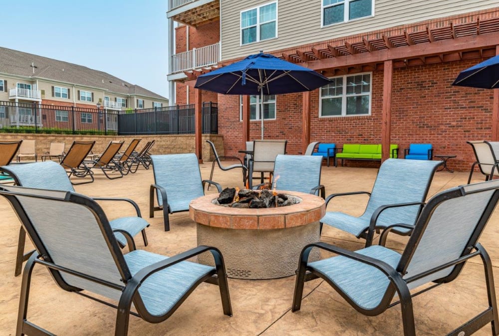 Outdoor Grilling Area with Lounges at Torrente Apartment Homes in Upper St Clair, Pennsylvania