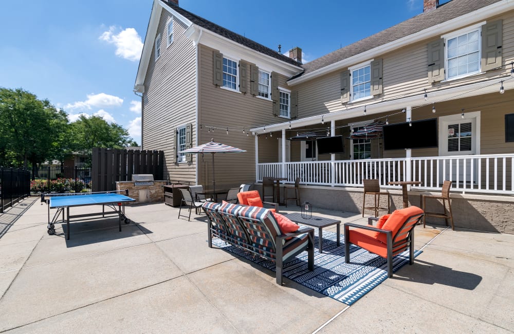 Outdoor seating at Woodview at Marlton Apartment Homes in Marlton, New Jersey